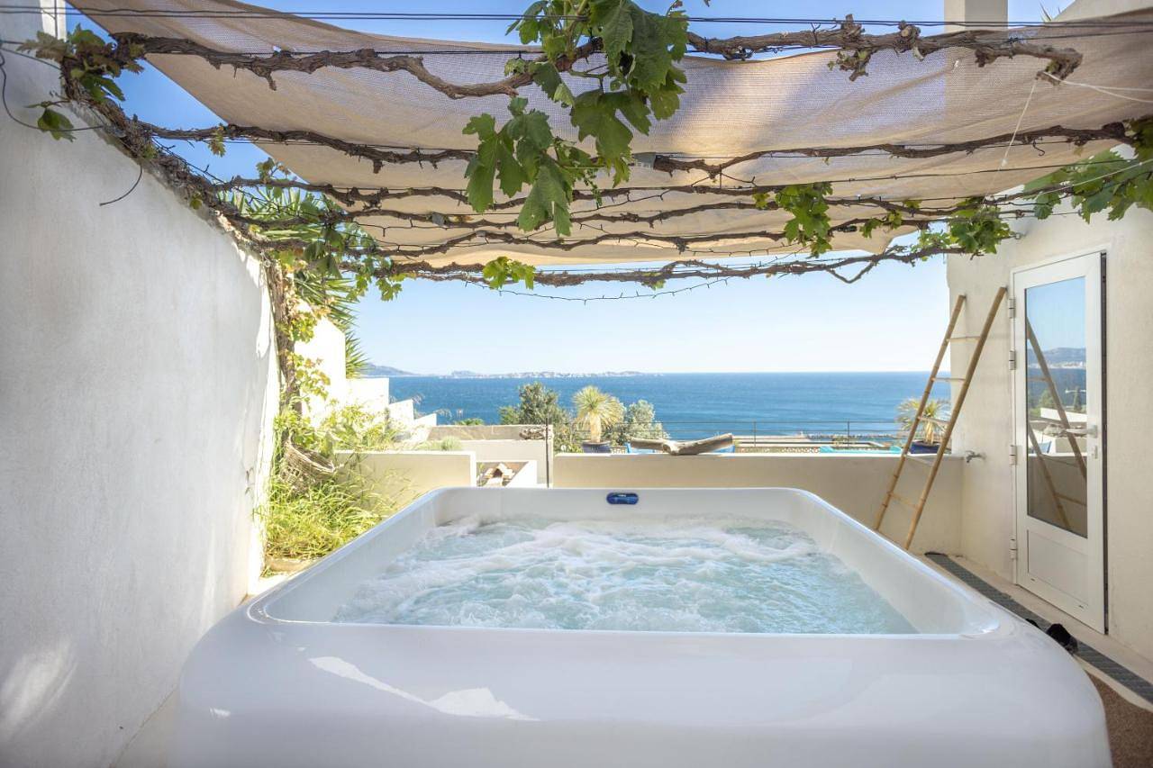 Les Suites Love 3 Spa Vue Mer Piscine in Marseille, Région de Marseille
