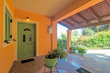 Vacation Rental for 4 Guests in Corfu, Greece, Picture 4