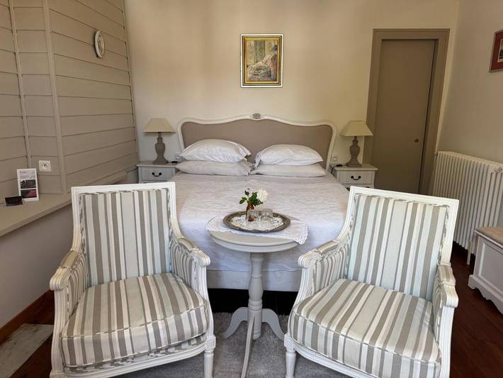 Location de vacances pour 4 personnes, avec Balcon et Terrasse ainsi que Jardin et Piscine à Verzeille - 3