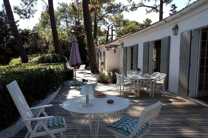 Location de vacances pour 7 personnes, avec Terrasse et Jardin dans Port de la Vigne
