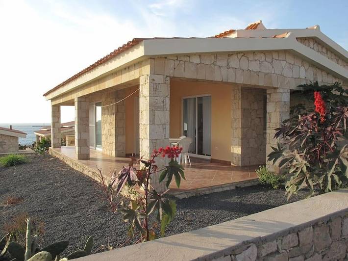 Villa pour 4 personnes, avec terrasse et vue ainsi que piscine et jardin