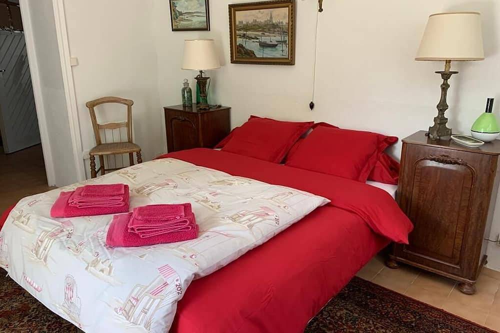 Appartement entier, Apartment on the ground floor of a villa, directly by the sea in Loctudy, Région de Quimper