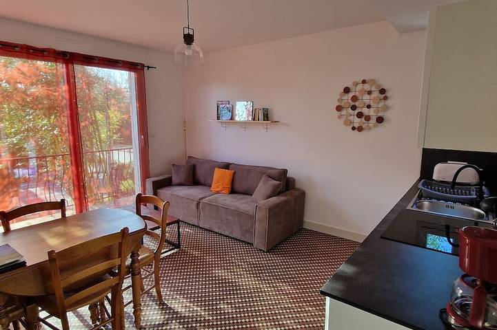 Location de vacances pour 4 personnes, avec jardin et balcon à Rochefort