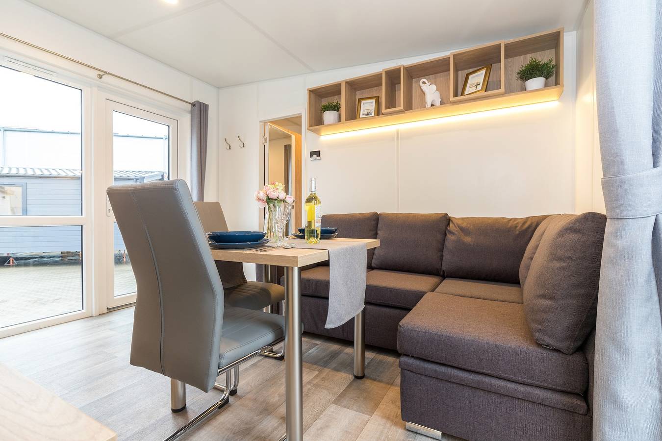 Ganze Ferienwohnung, Tiny Home 'Laura' mit Bergblick, Wlan und Klimaanlage in Untergriesbach, Passauer Land