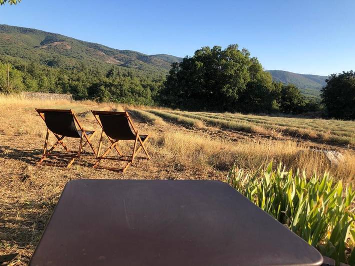 Gîte pour 2 personnes, avec piscine ainsi que vue et jardin à Saignon - 4