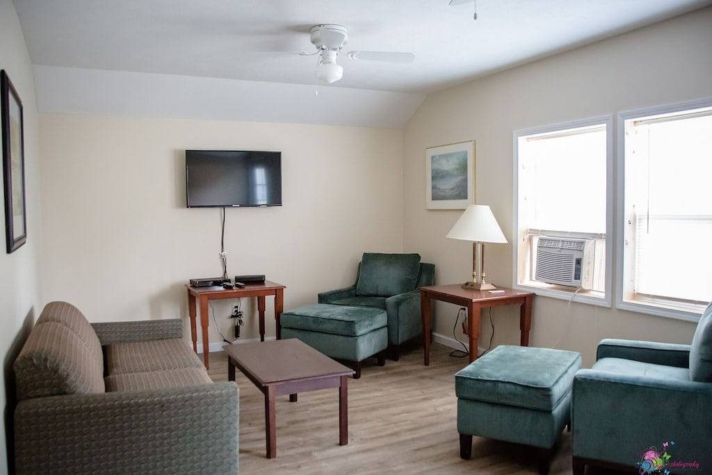 Vacation House for 8 Guests in Geneva-on-the-Lake, Ashtabula County
