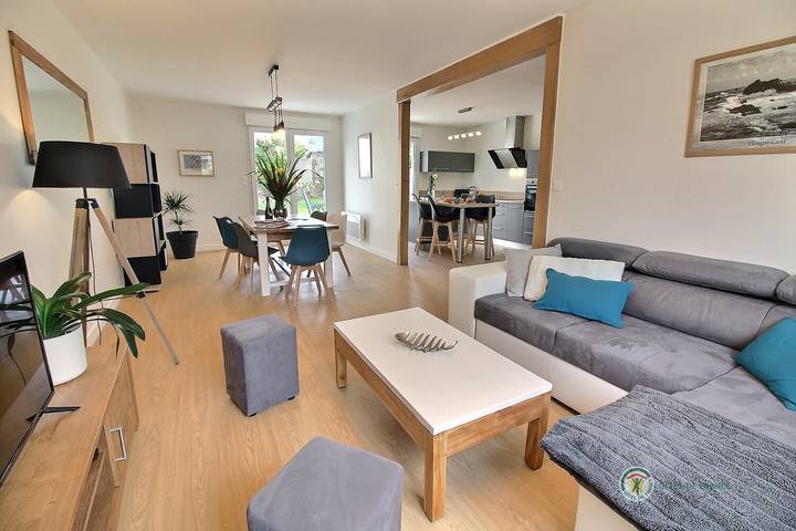 Gîte pour 4 personnes, avec terrasse et jardin à Plougrescant - 2