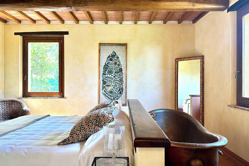 Maison de luxe 3 chambres piscine à débordement salée Ac Wifi in Paciano, Province de Pérouse