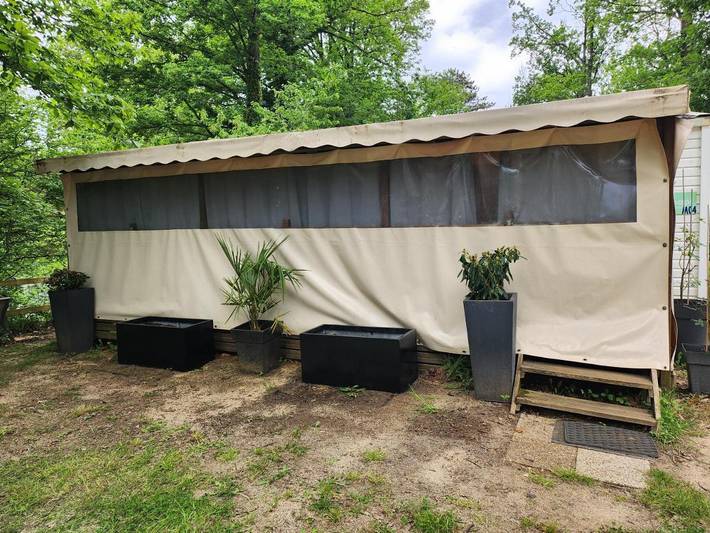 Camping pour 6 personnes, avec Terrasse et Jardin ainsi que Bassin pour enfant et Piscine