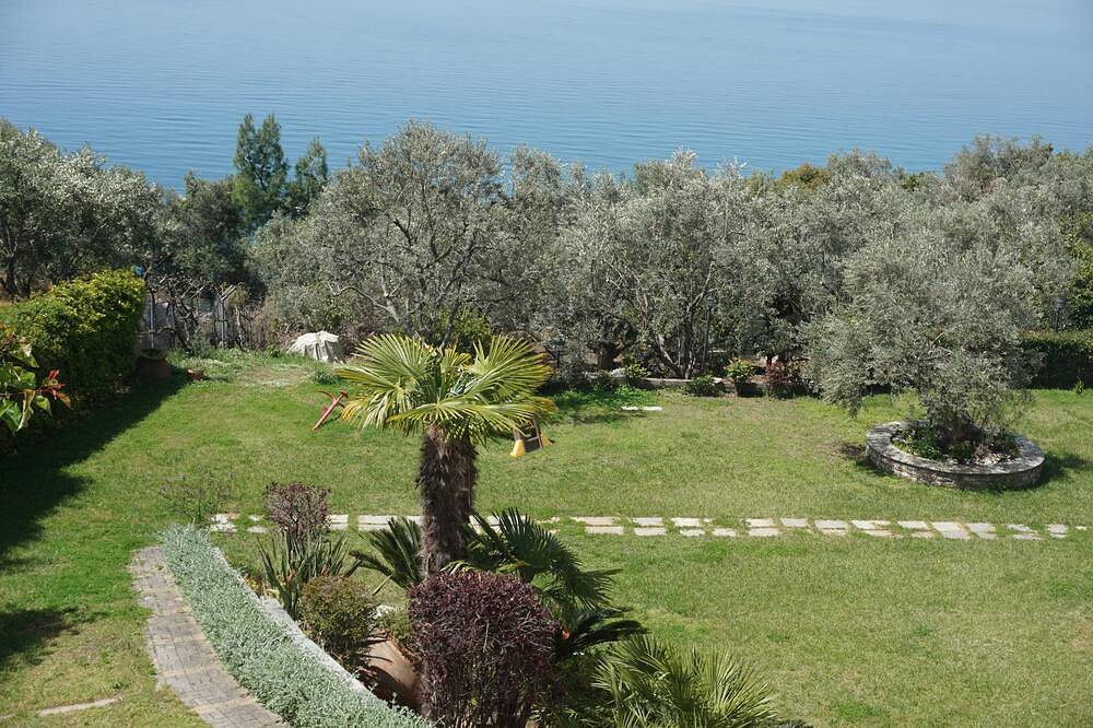 Geheel appartement, Sea side house with magnificent garden in Pilion