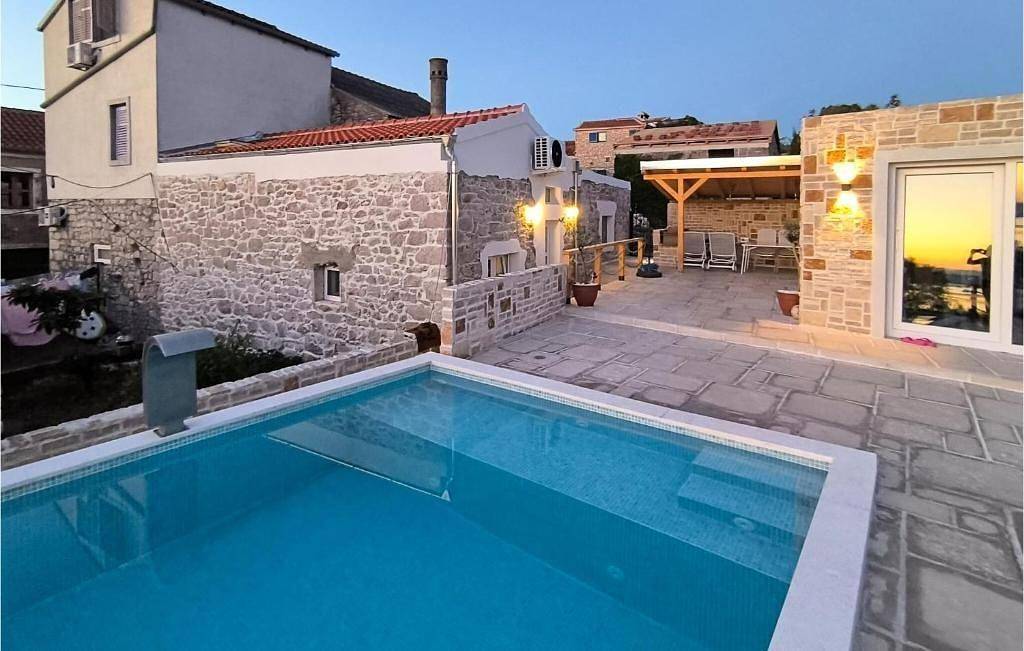 Ferienhaus "Haus 51" direkt am Strand in Ugrinici, Tkon