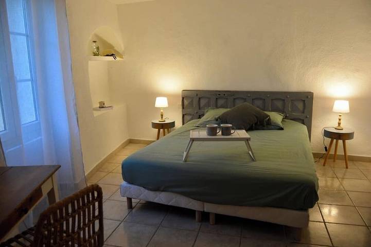 Location de vacances pour 10 personnes, avec terrasse, animaux acceptés à Bize-Minervois - 2