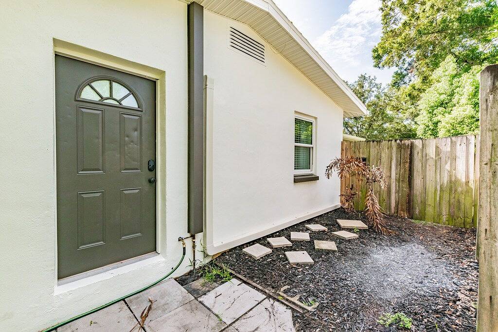 Perfect one-bedroom- 10 mins from Clearwater beach in Largo, Pinellas County