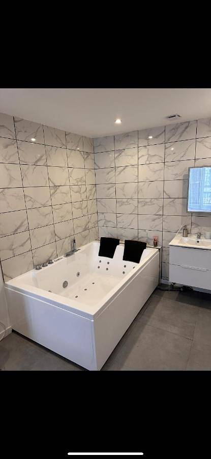 Appartement entier, One-Bedroom Apartment in Monthyon, Seine-et-Marne