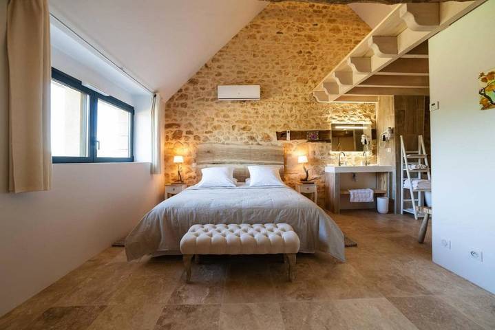 Chambre d’hôte pour 10 personnes, avec jacuzzi ainsi que jardin et piscine