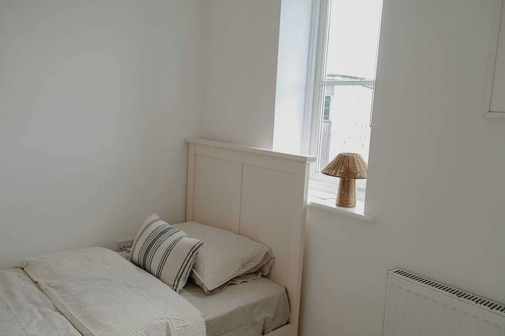Bumpkin. Stylish Coastal Home. Walk to Beach & Award-Winning Seafood. Sleeps 6 in Mersea Island, Colchester
