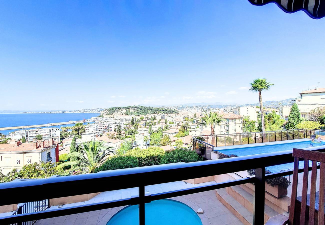 Studio entier, N&J - Hublot Vue Mer- Piscine - Parking in Nice, Région de Nice