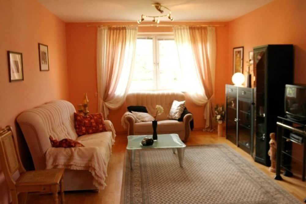Entire apartment, Vacation apartment in Strasen small - Holiday apartments directly on the Havel-Wasser in Strasen, Wesenberg