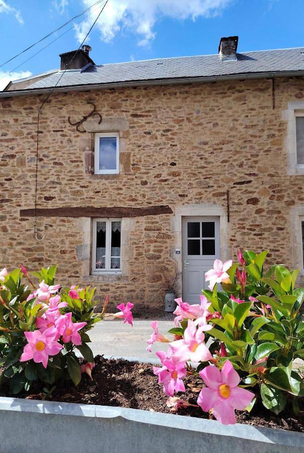 Gîte pour 6 personnes, avec jardin et vue, animaux acceptés dans Manhac