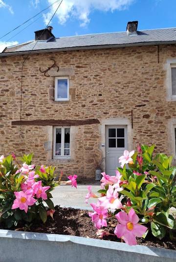 Gîte pour 6 personnes, avec jardin et vue, animaux acceptés dans Manhac