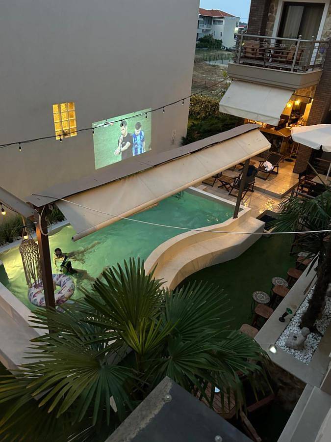 Apartmenthotel für 6 Personen, mit Pool und Garten - 1