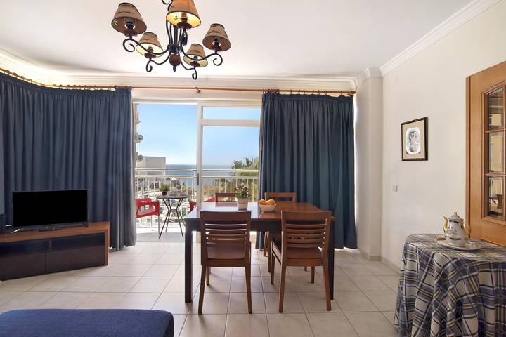 Apartamento inteiro, Apartamento Nau Bérrio 3ºd - Vista Mar com Vista Mar, Piscina, ar condicionado, Wi-Fi in Armação de Pêra (costa), Armação de Pêra