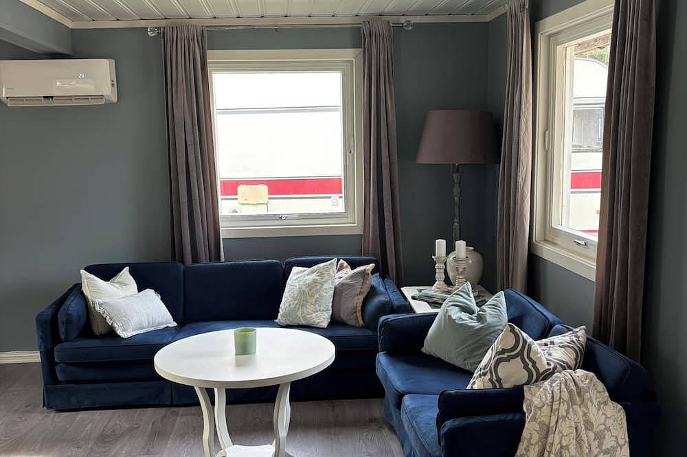 Ganze Wohnung, Charming carriage house with axes to heated pool in Råde
