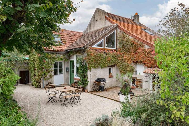 Location de vacances pour 8 personnes, avec jardin et vue, animaux acceptés à Creuzier-le-Neuf - 4