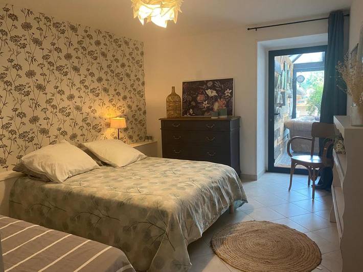 Location de vacances pour 12 personnes, avec vue et jardin ainsi que piscine et bassin pour enfant, animaux acceptés à Courzieu - 3