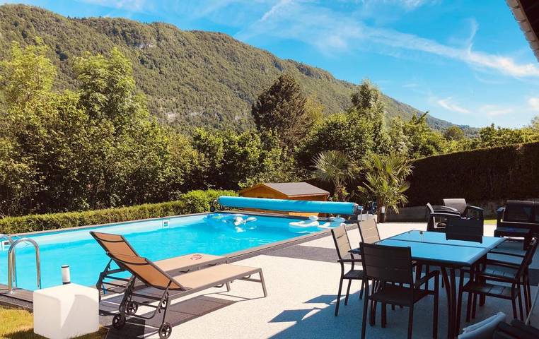 Location de vacances pour 10 personnes, avec Balcon et Jacuzzi ainsi que Terrasse et Jardin à Seynod