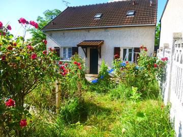 Gîte pour 12 personnes, avec terrasse et jardin, animaux acceptés dans Seine-Saint-Denis