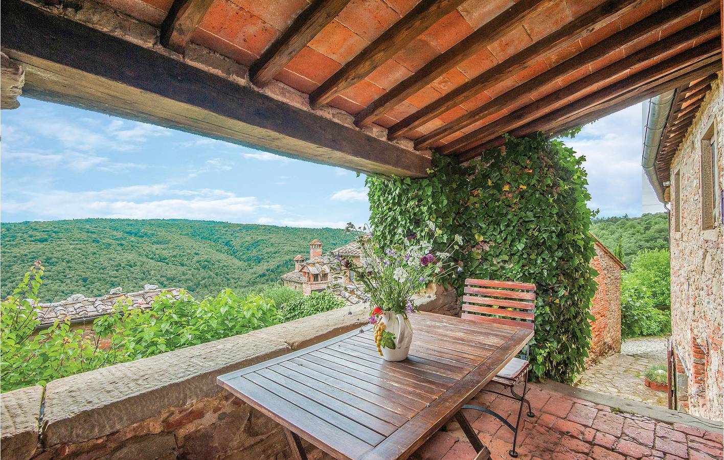 Apt au bord de la rivière avec parking, foyer et piscine in Bucine (Gemeinde), Chianti