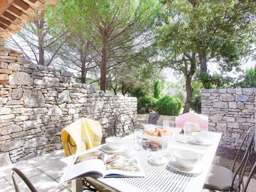 Gîte pour 8 personnes, avec terrasse et bassin pour enfant à Gordes