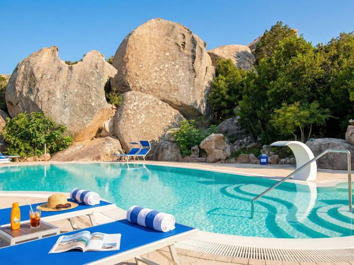 Gîte pour 2 personnes, avec terrasse ainsi que vue et jardin, animaux acceptés à Porto Rotondo - 2