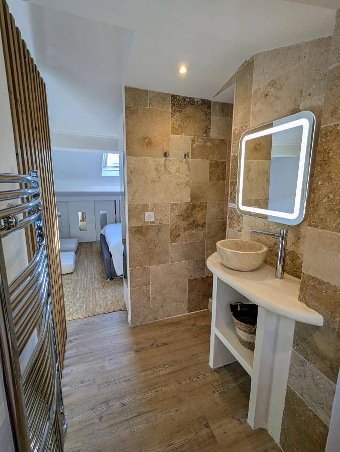 Gîte pour 4 personnes, avec terrasse ainsi que piscine et bassin pour enfant, animaux acceptés à Saint-Vallier-de-Thiey - 4