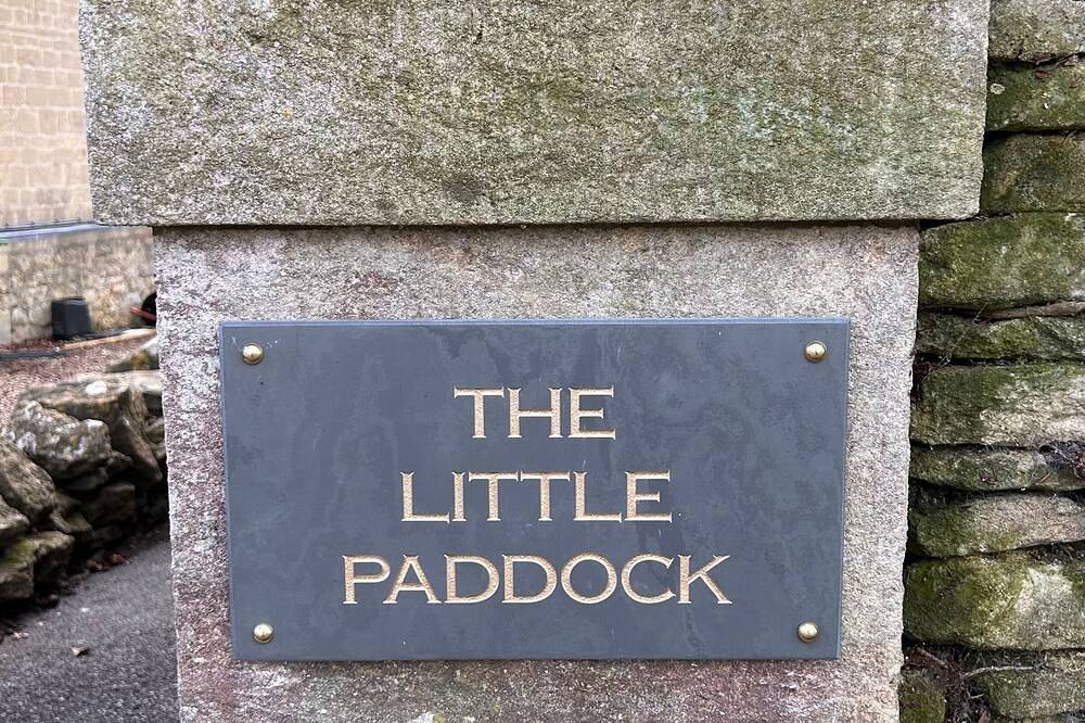 Log Cabin for 6 People in Bath, The Cotswolds