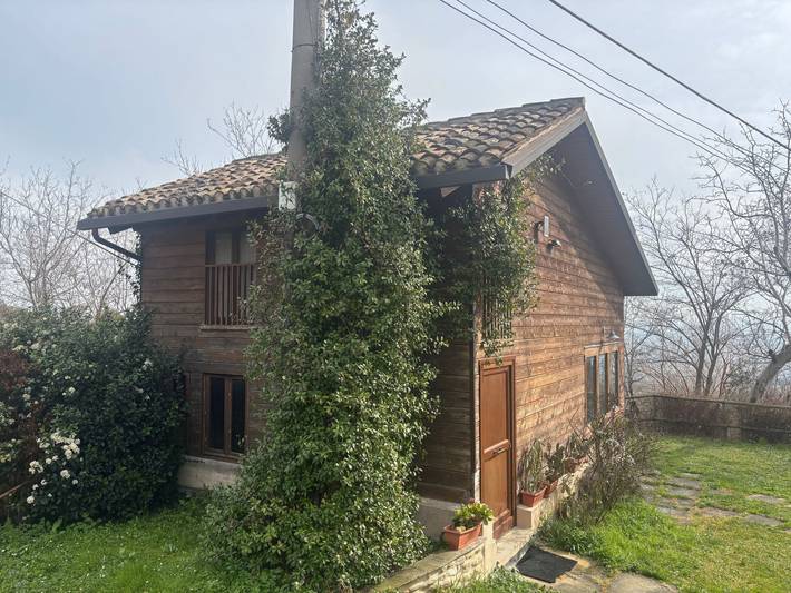 Agriturismo per 4 persone, con Giardino e Piscina a Montegiorgio
