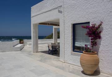 Vacation Rental for 7 Guests in Cyclades, Picture 2