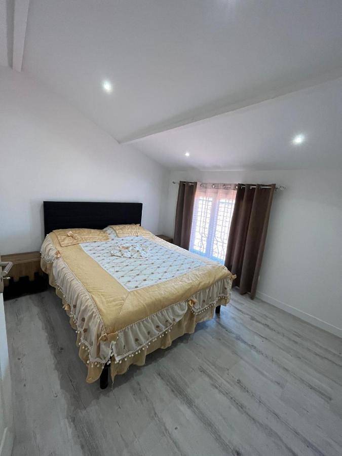 Three-Bedroom Villa in Marseille, Région de Marseille