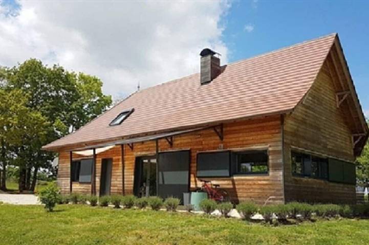 Gîte pour 10 personnes, avec terrasse ainsi que jardin et jacuzzi à Soulomès