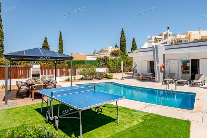 Villa for 8 people, with garden and ocean view in Albufeira