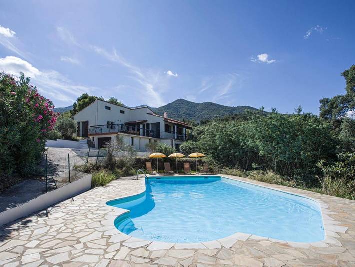 Ferienhaus für 9 Personen, mit Terrasse und Pool - 1