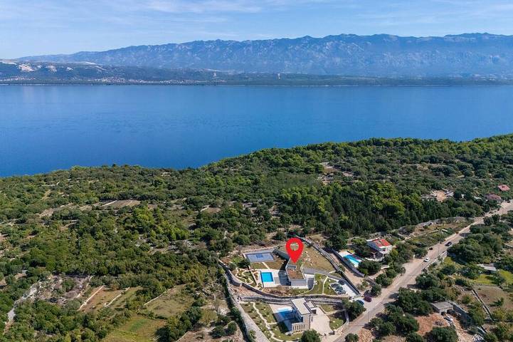 Holiday home for 12 people, with sauna in Lun