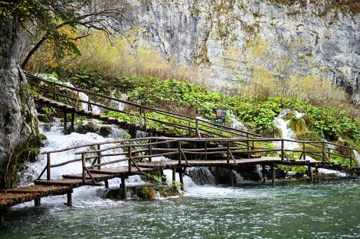 Location de vacances pour 4 personnes, avec jardin ainsi que vue et balcon dans Poljanak - 2