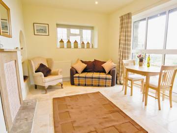Log Cabin for 2 People in Gloucestershire, South West England, Photo 2