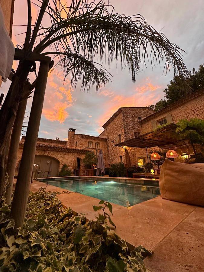 Chambre d’hôte pour 2 personnes, avec piscine ainsi que jardin et terrasse à Bernis