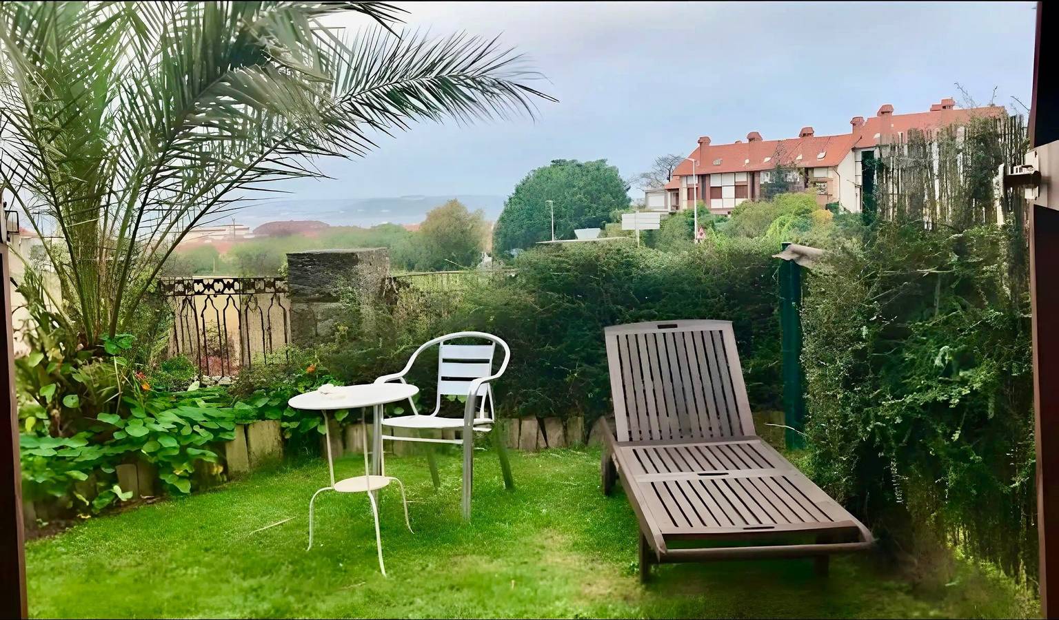 Casa Del Surf Somo: Habitación 3 con vistas al mar y jardín privado in Somo, Ribamontán al Mar