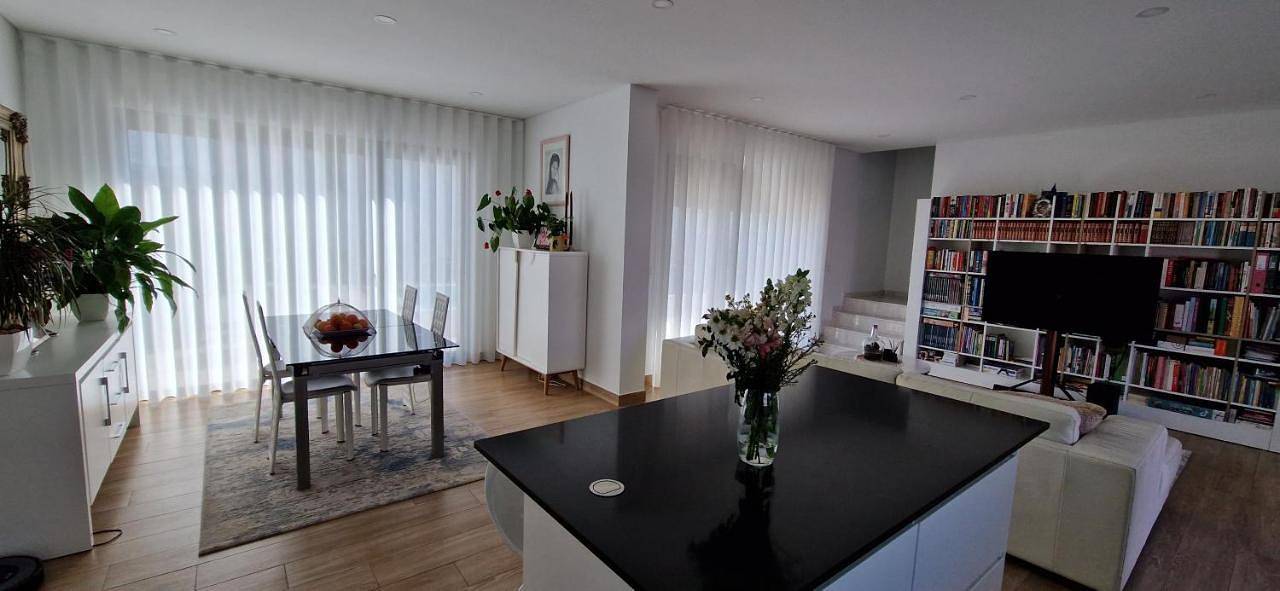 Apartamento de férias inteiro, Double Room with Private Bathroom in Bombarral, Leiria distrito