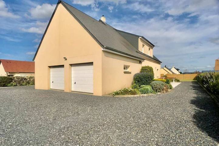 Location de vacances pour 10 personnes, avec jardin à Tour-en-Bessin