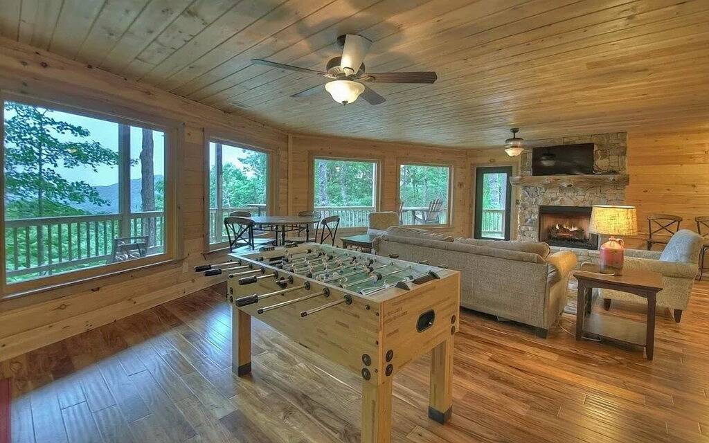 Endless Views, Secluded Cabin Hot Tub & Fireplaces in Cherry Log, Chattahoochee National Forest